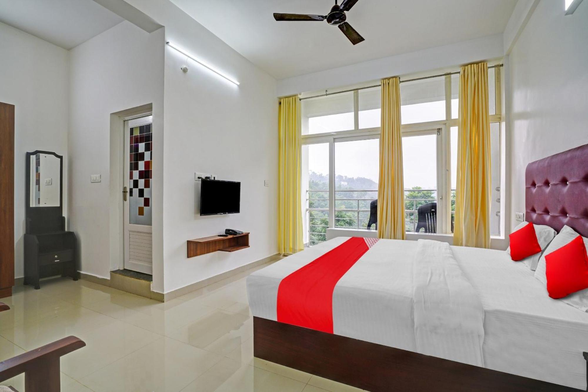 Hotel Oyo Flagship 81260 Star Lights Munnar Exterior foto